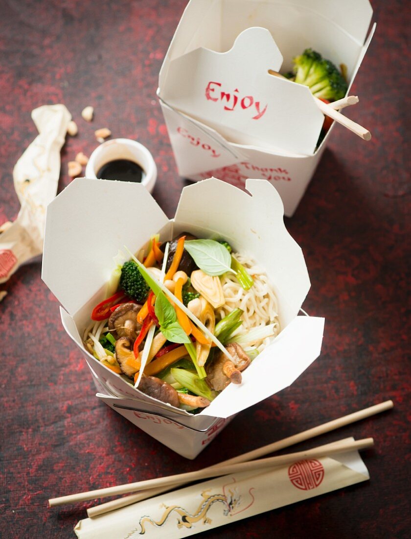 Oriental noodles with vegetables in a box