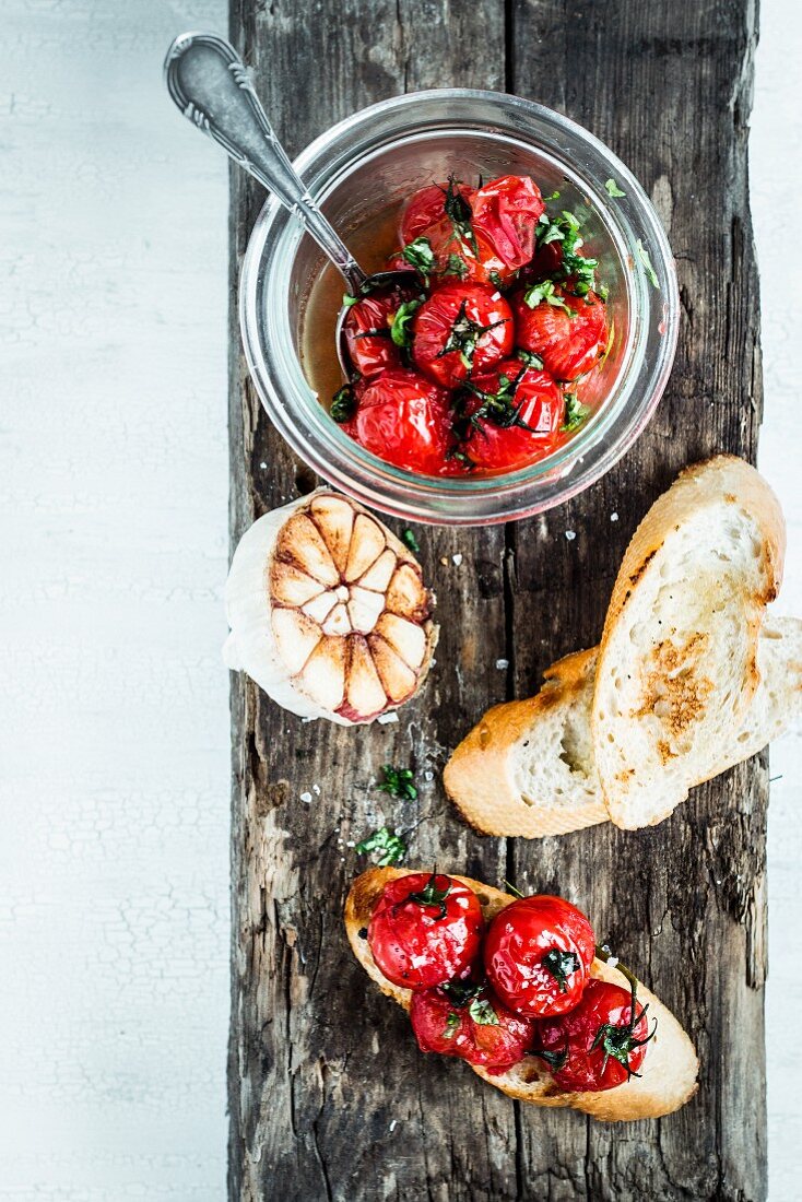 Crostini with balsamic tomatoes