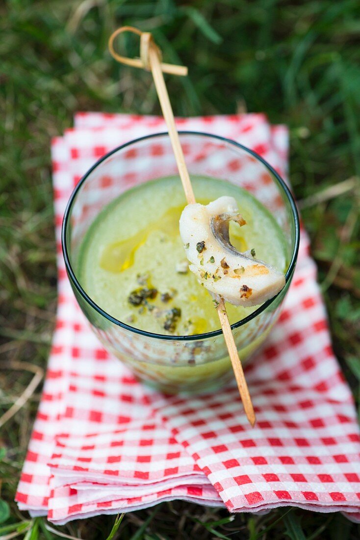 Kalte Melonensuppe mit gegrillten Lottebäckchen