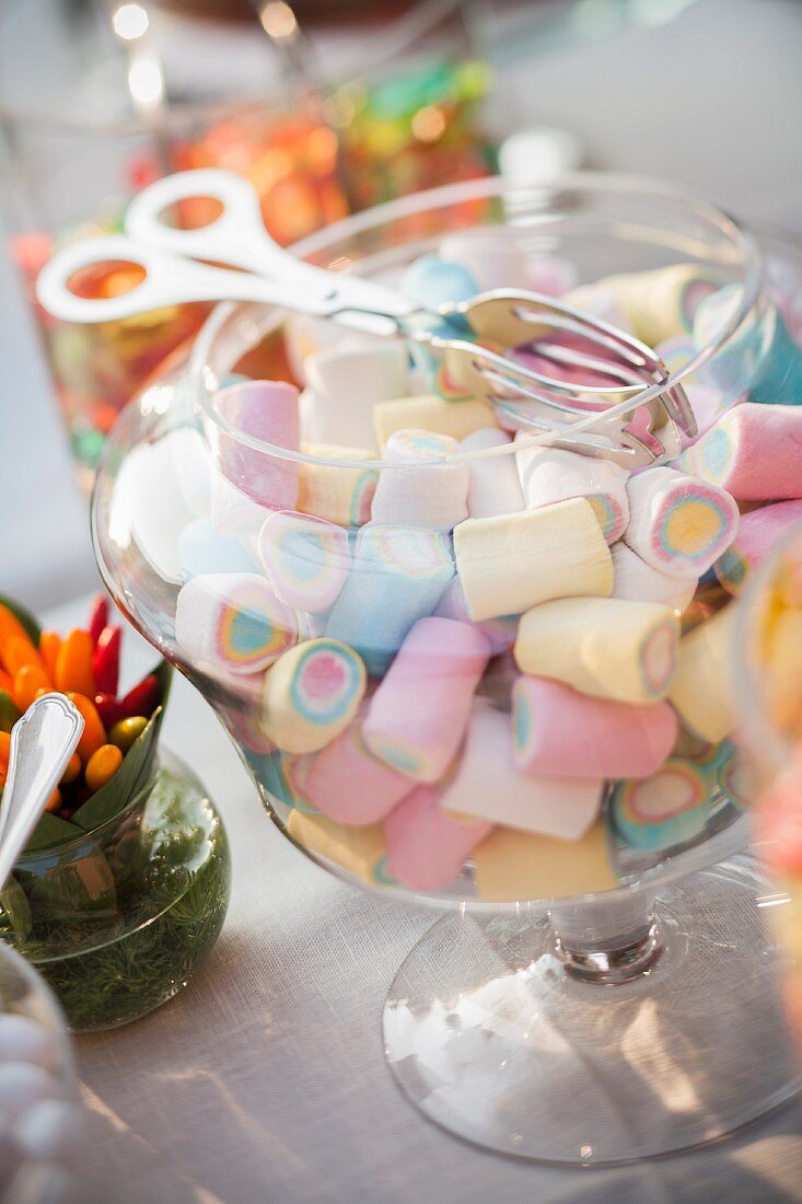 Bunte Marshmallows in einem Glas