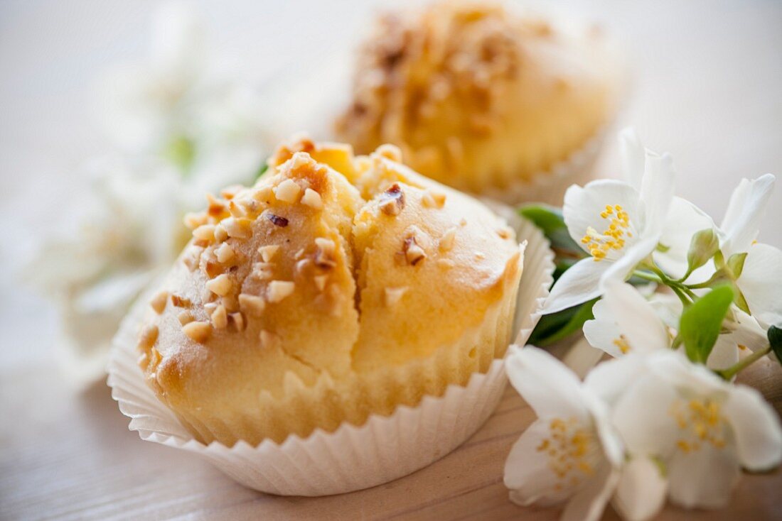 Muffins with chopped almonds and apricot hearts