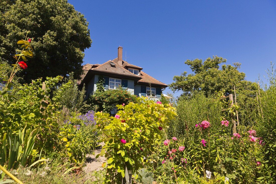 Das ehemalige Haus des Dichters Hermann Hesse, das er in Gaienhofen bauen ließ