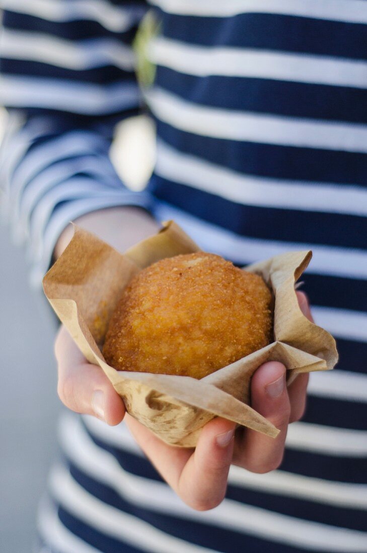 Arancino (Gefüllter und frittierter Reisball, Italien)