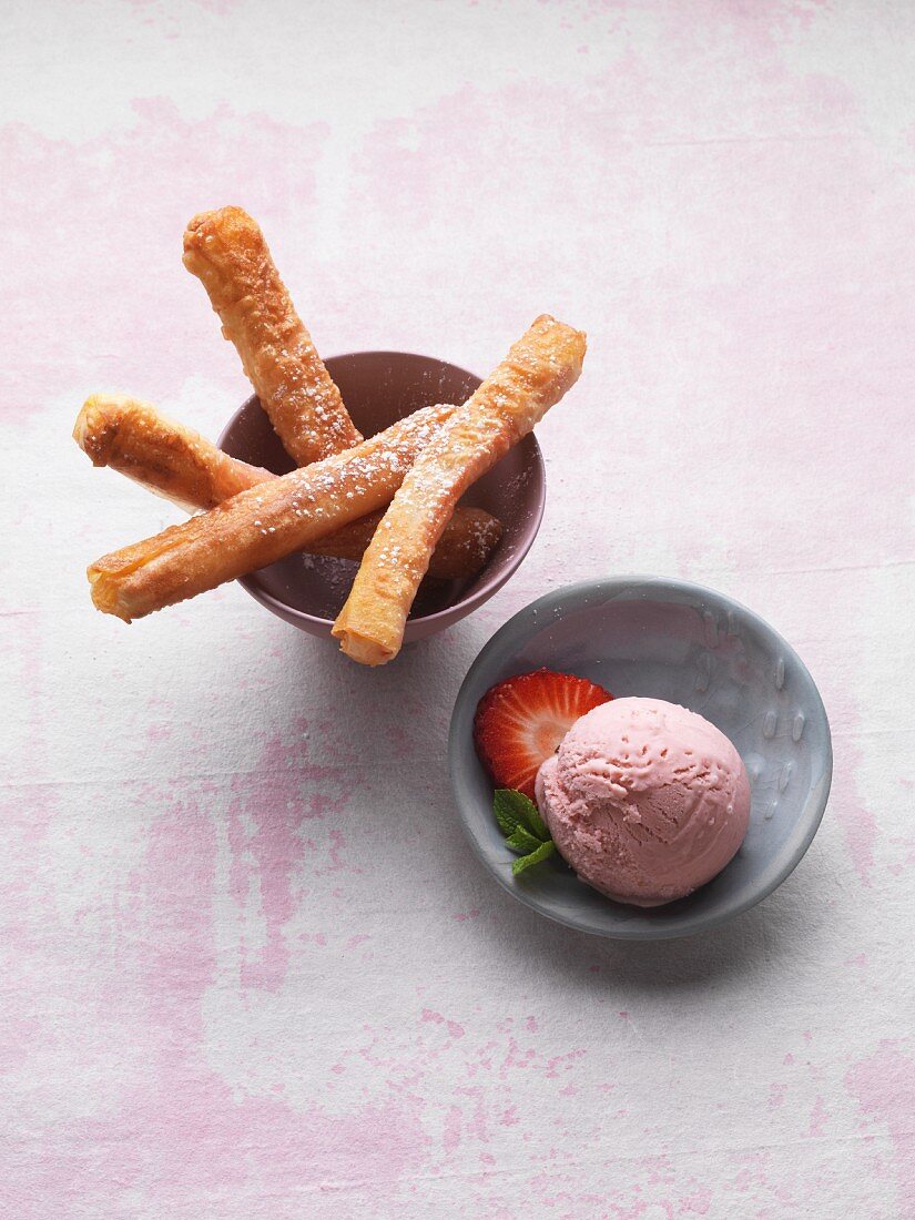 Crispy rhubarb sticks with strawberry ice cream