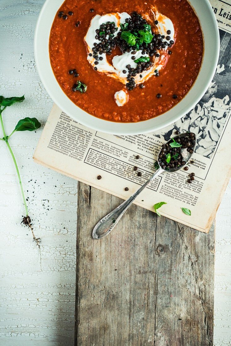 Tomato soup with black lentils