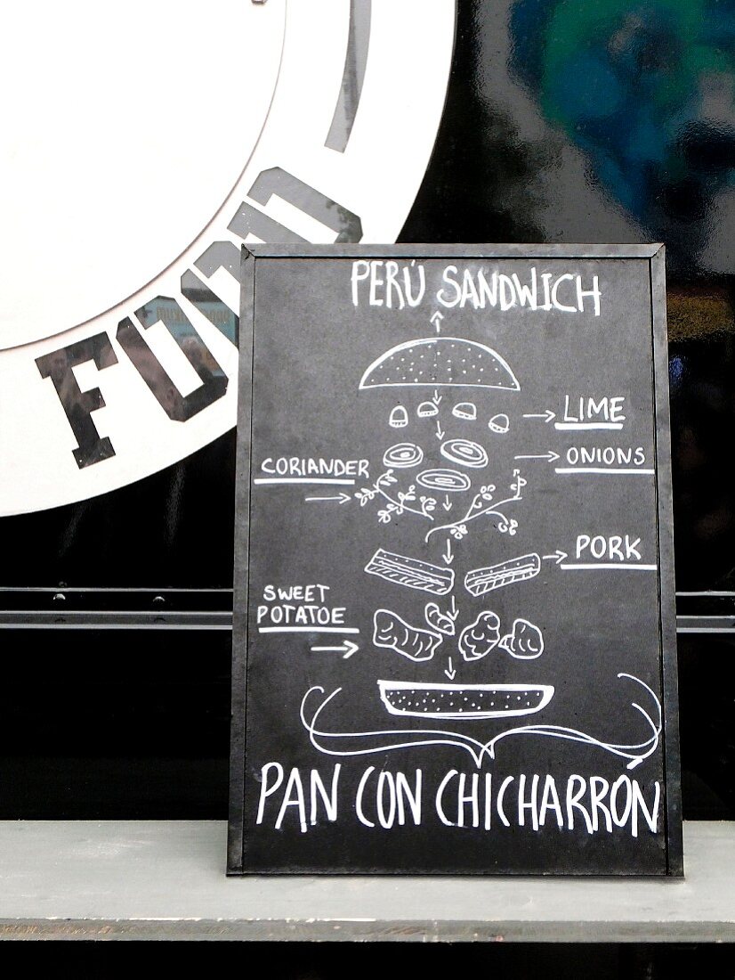A sign advertising A Peru Sandwich at a food truck market (Hamburg)