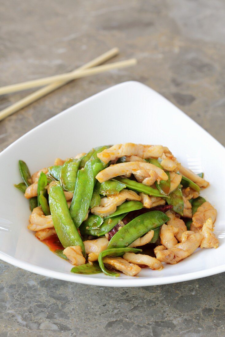 Chicken with mange tout (Asia)