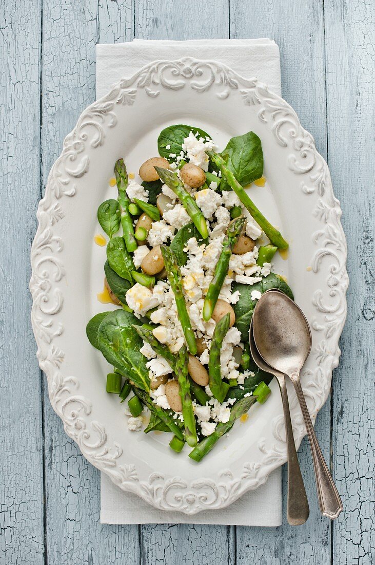 Asparagus salad with feta cheese, new potatoes and spinach (seen from above)