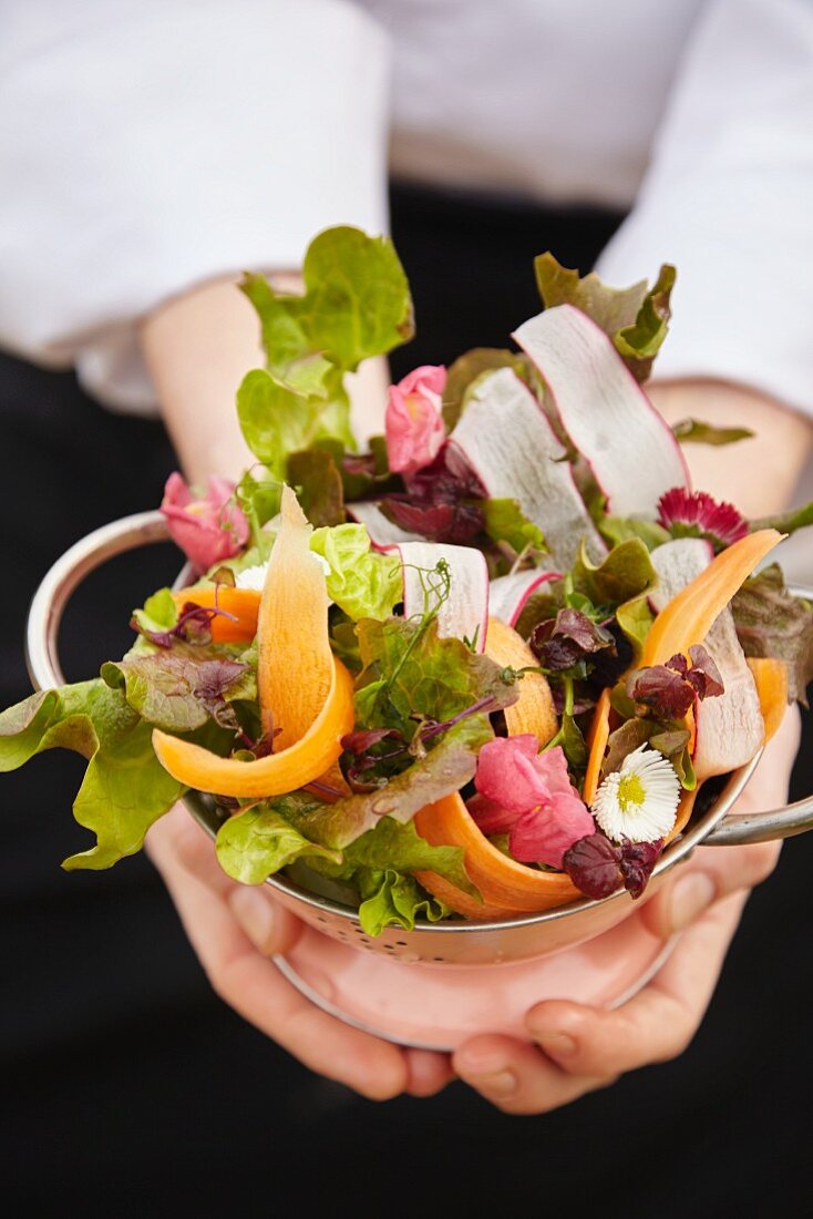 Mixed leaf salad with carrots and radishes