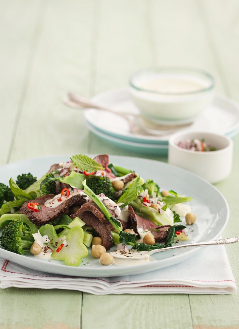 Broccoli salad with lamb and chickpeas