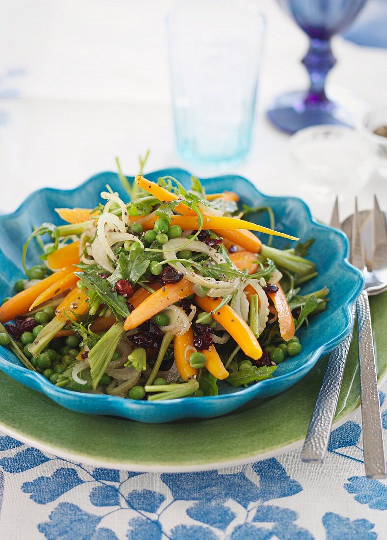 Carrot salad with peas