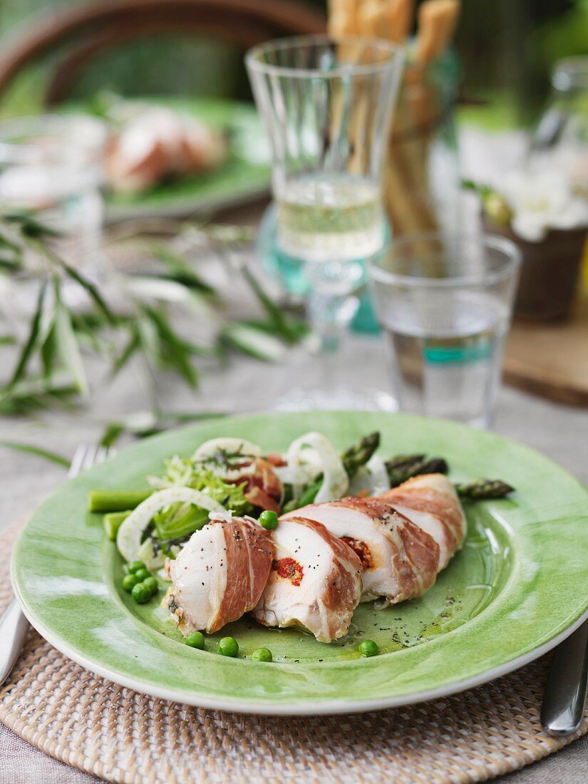 Hähnchenbrust im Prosciuttomantel mit Spargel