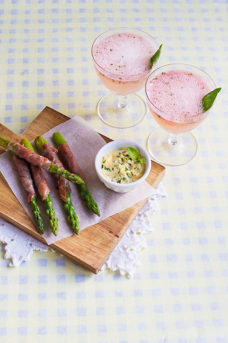 Asparagus wrapped in ham with basil mayonnaise served with strawberry cocktails