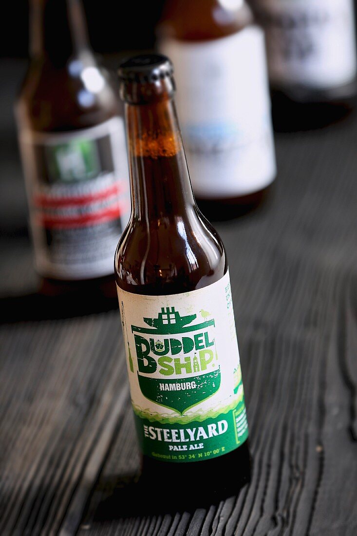 Eine Flasche The Steelyard Pale Ale (Craft Beer aus der Handwerksbrauerei)