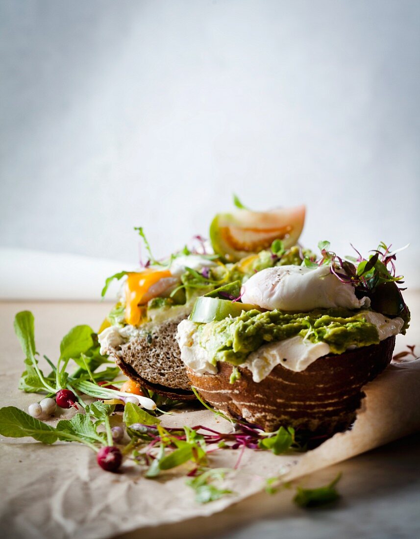 Toasted rye bread with an avocado spread and a poached egg
