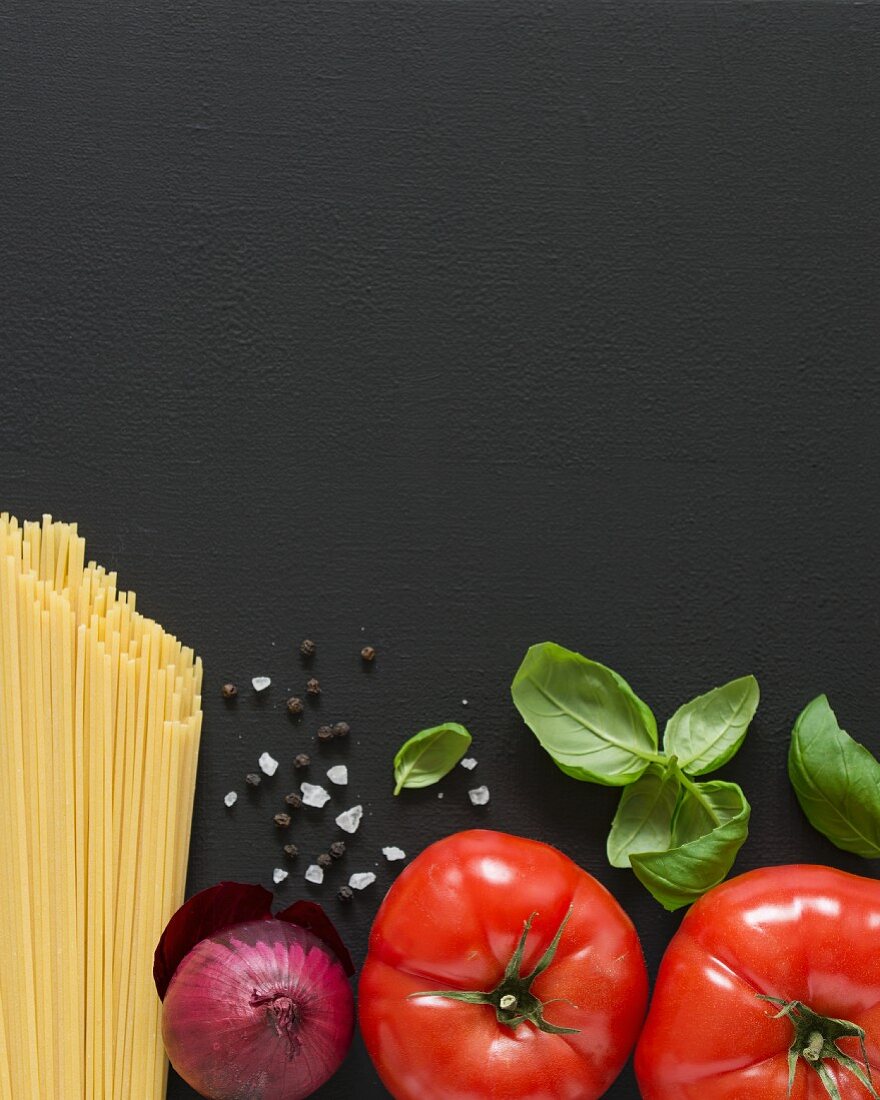 Zutaten für Spaghetti mit Tomatensauce