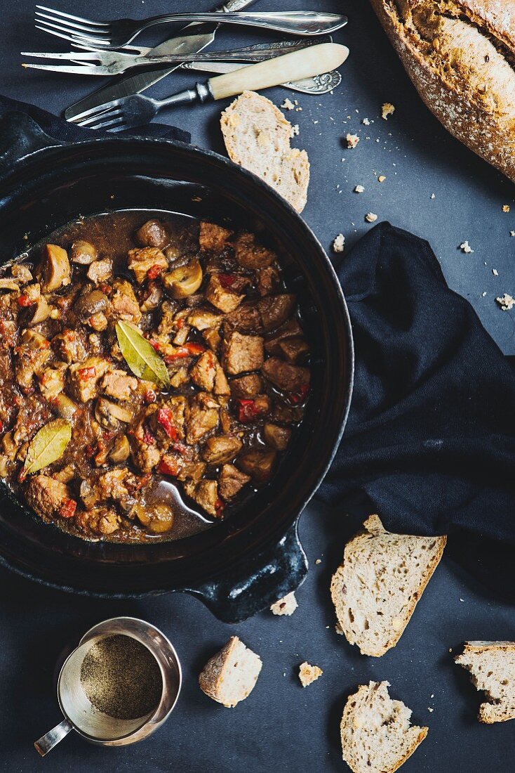 Pork goulash with beer and bread