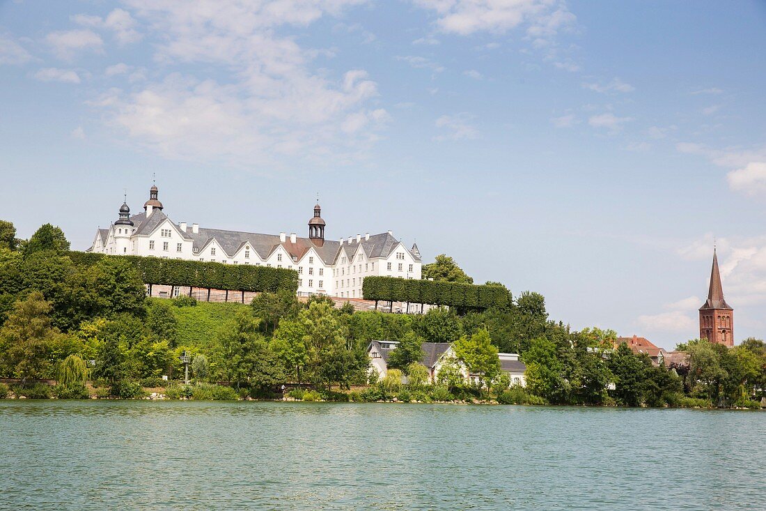 Das Schloss Plön: früher Internat, heute Eigentum der Fielmann-Stiftung