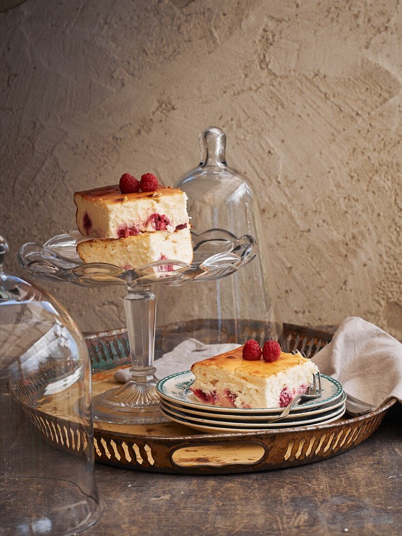 Quark cake with raspberries