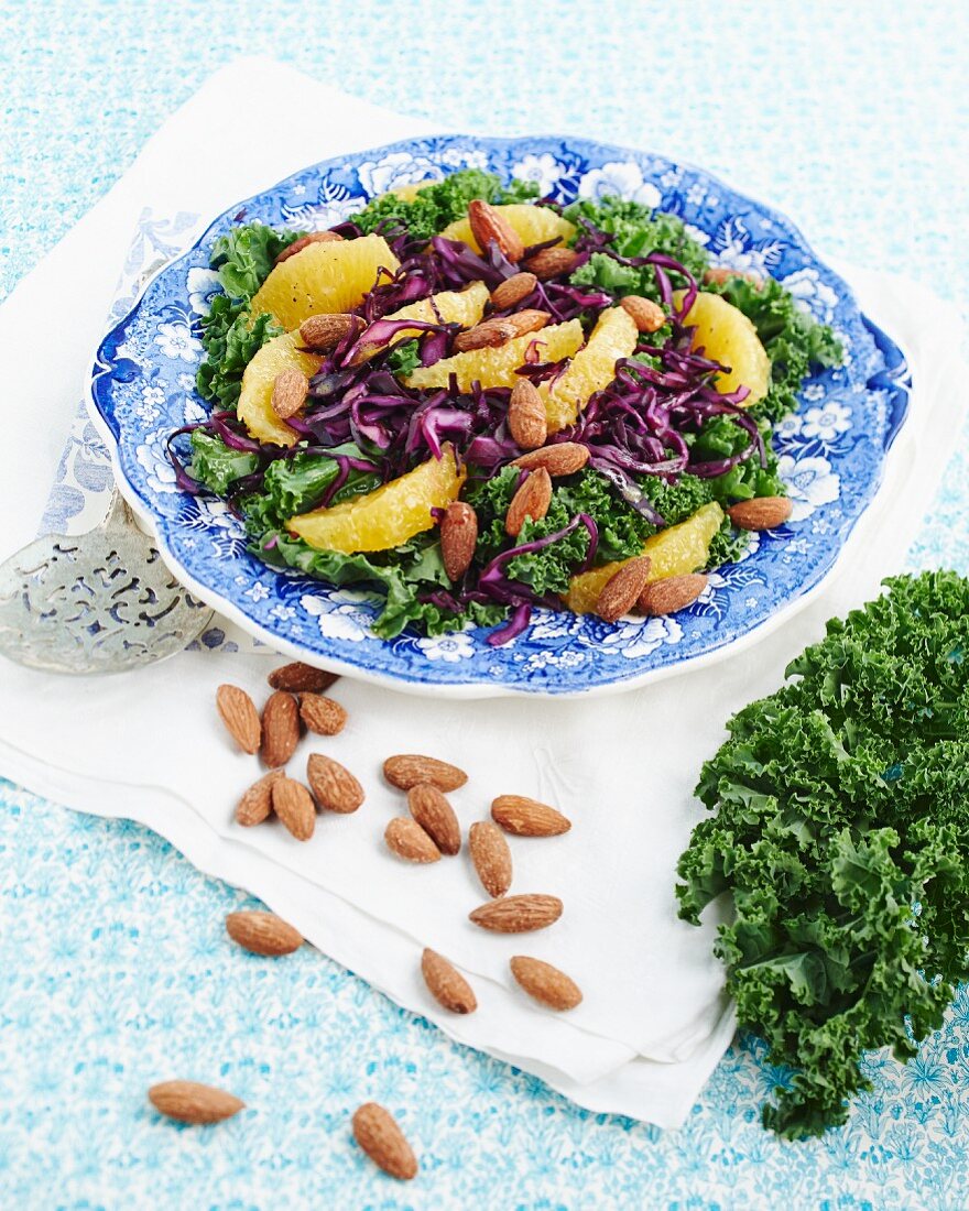 Kale salad with oranges and salted almonds