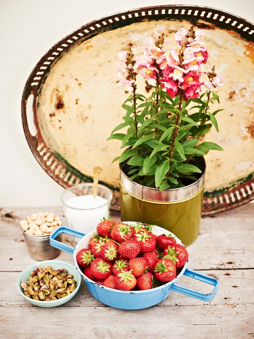 Ingredients for strawberry cake: strawberries, pistachios and hazelnuts