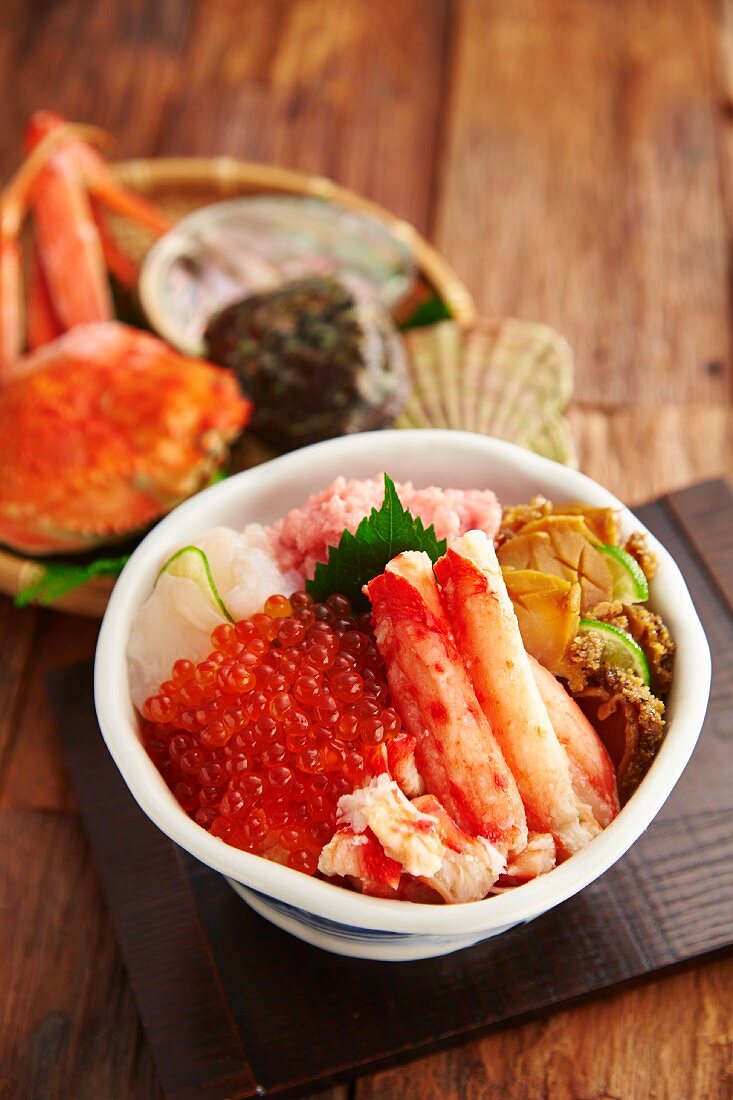 A bowl of seafood with keta caviar (Japan)