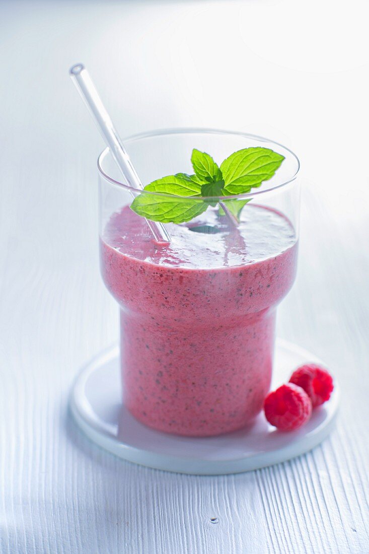 A raspberry smoothie with cucumber