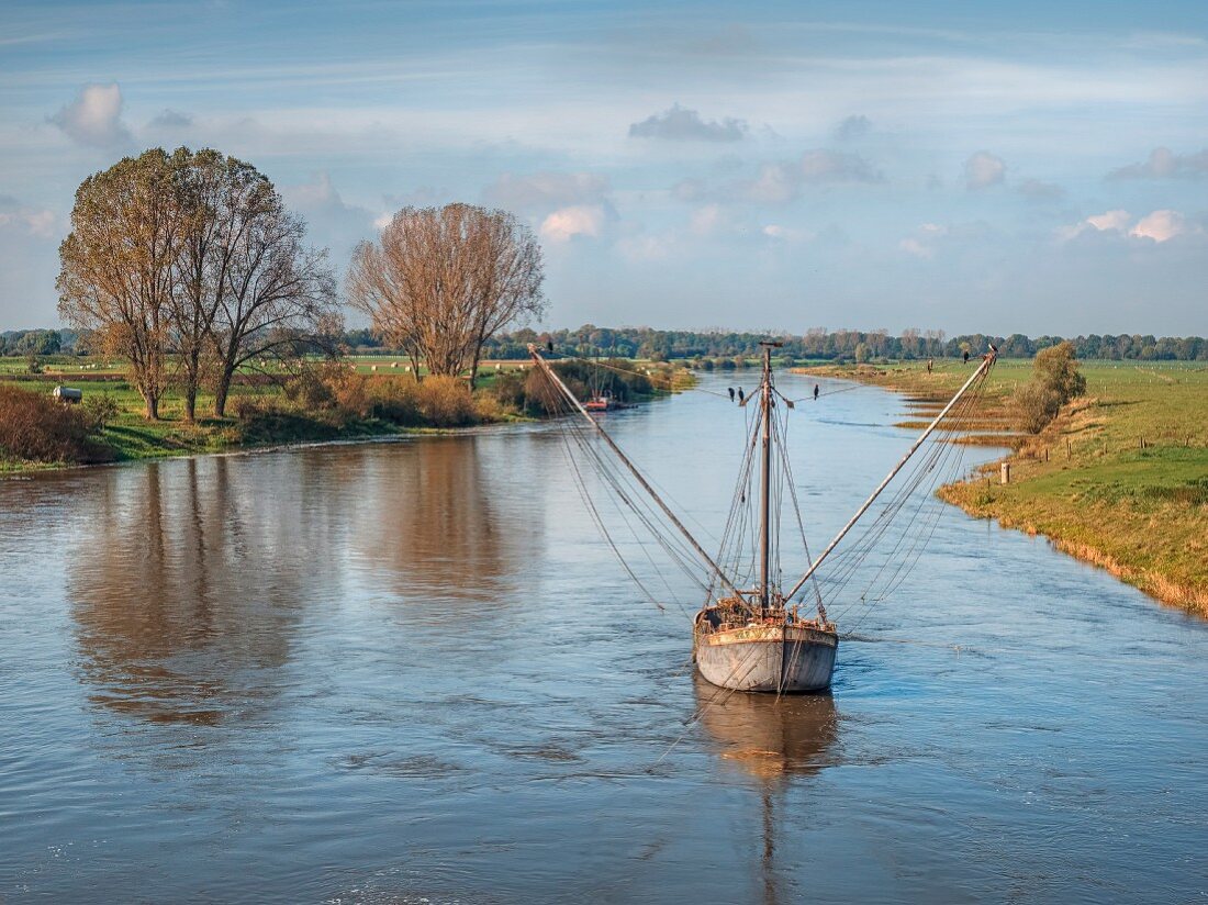 Eel fishers on the river Weser, North Rhine Westphalia