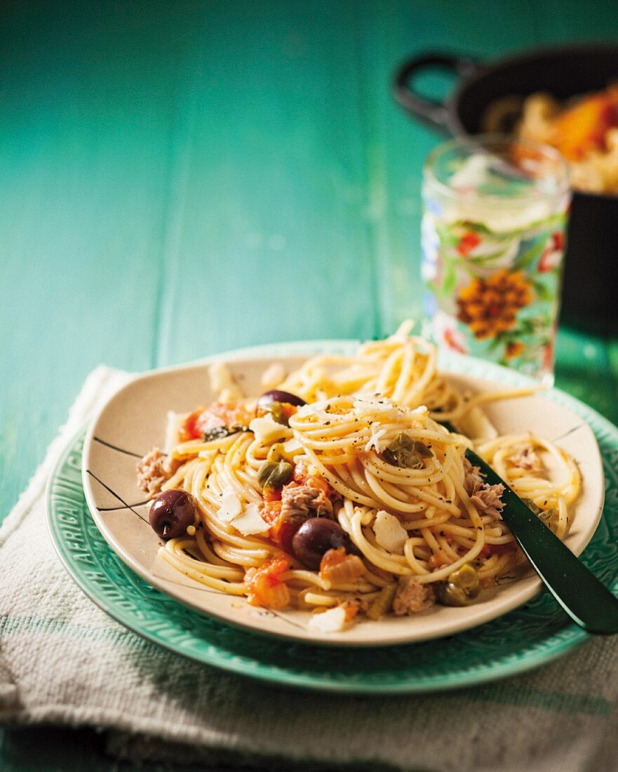 Spaghetti alla puttanesca (spaghetti with spicy tomato sauce, Italy)
