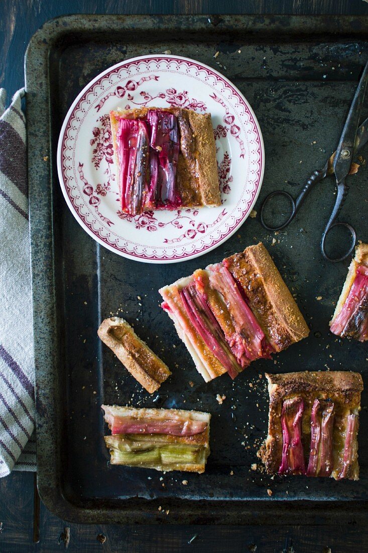 Rhubarb tart with almond cream (seen from above)
