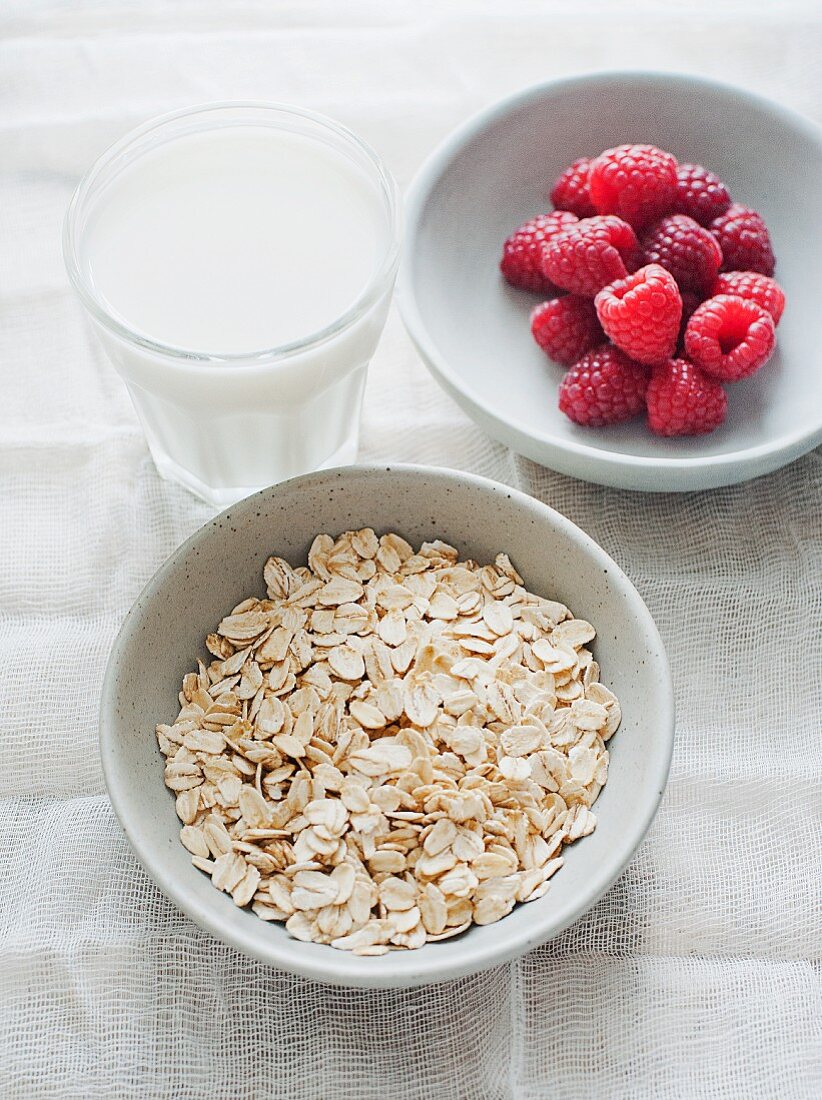 Oats, raspberries and a glass of milk