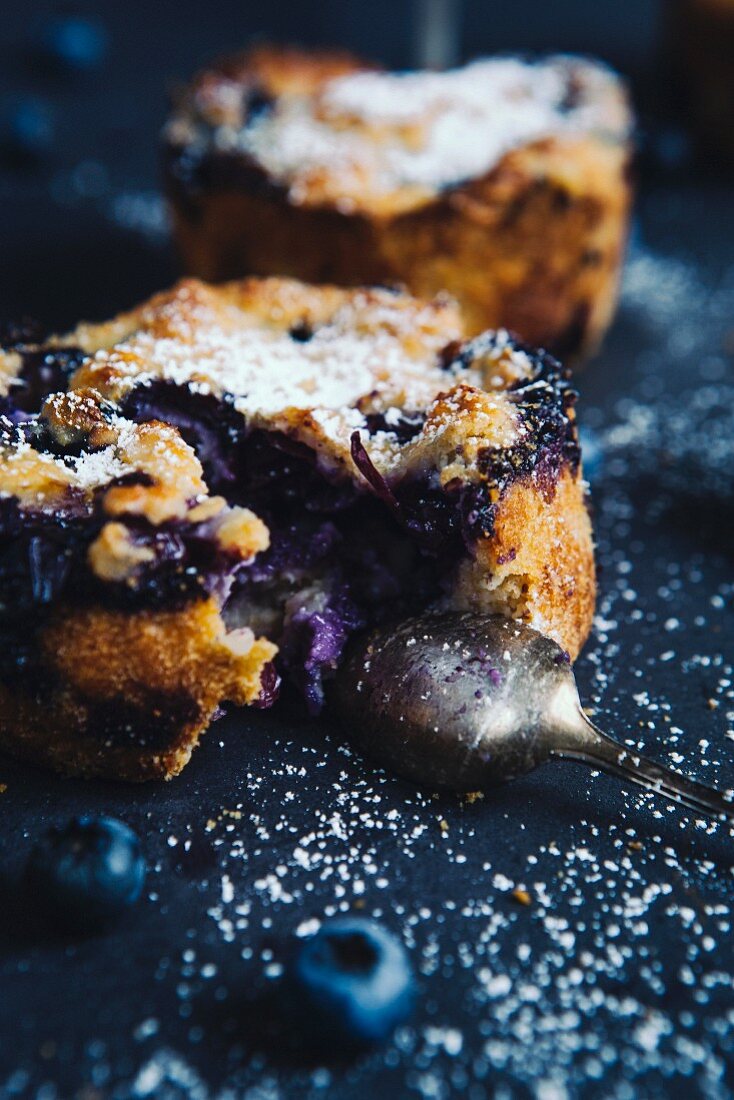 Mini blueberry cheesecakes dusted with icing sugar