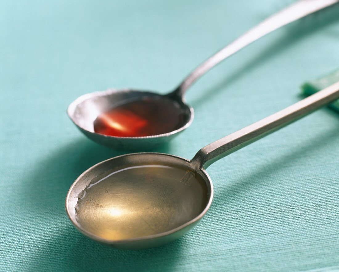 Red and white vinegar on silver spoons