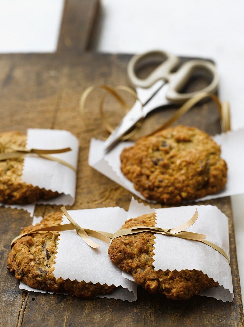 Wholemeal cookies wrapped individually in pieces of paper as gifts