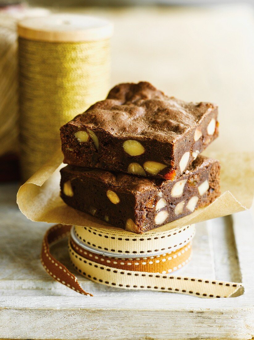Brownies with pistachios and almonds