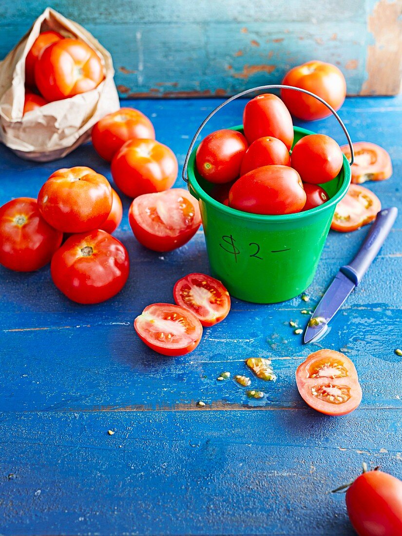 Tomaten im Eimer