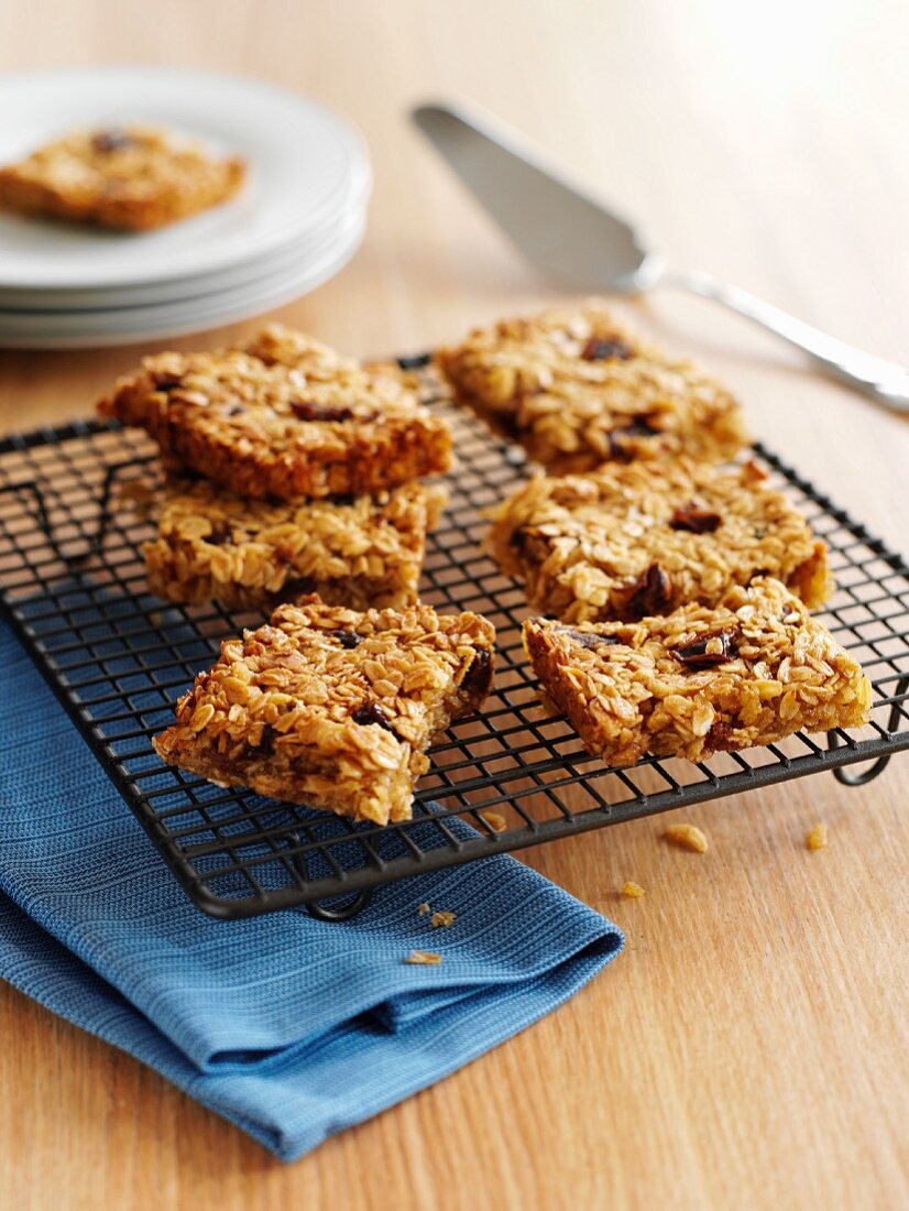 Flapjacks auf Abkühlgitter (Haferschnitten, England)