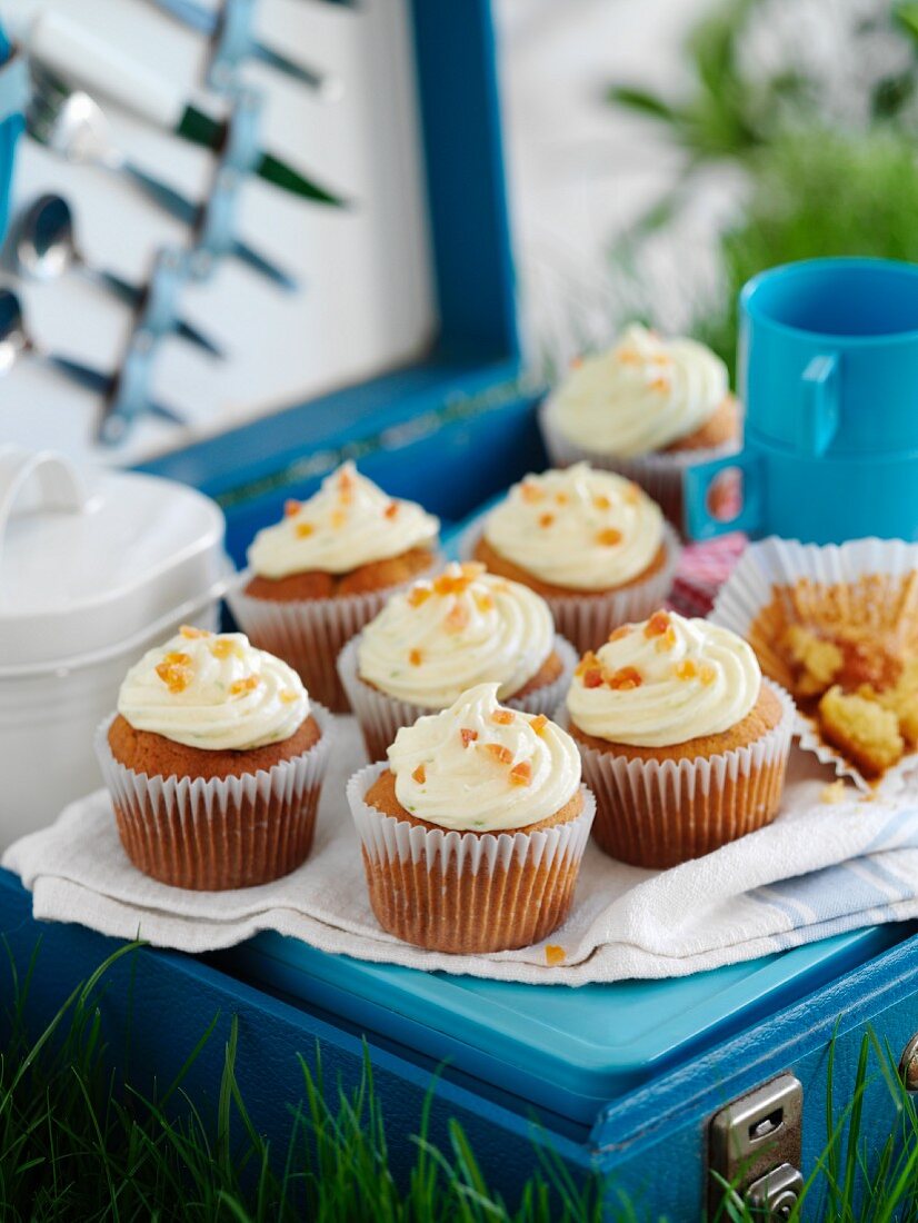 Papaya cupcakes for a picnic