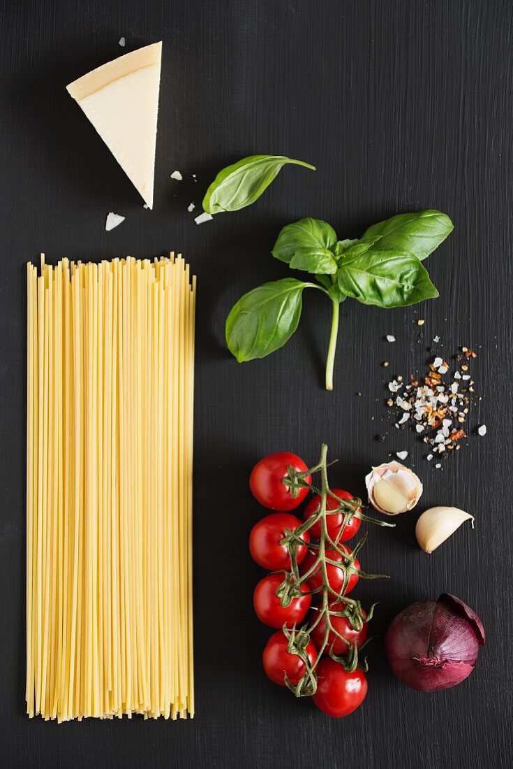 Ingredients for spaghetti with tomatoes