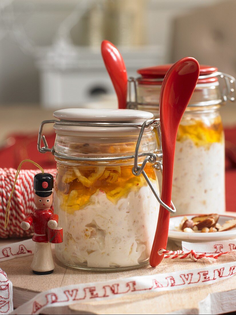 Winter muesli with oats, apricots and apples (Christmas)