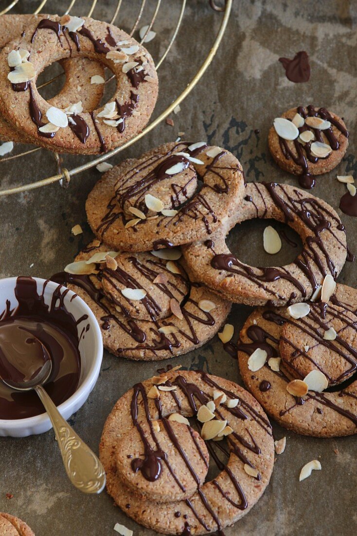 Ring biscuits with almonds and chocolate glaze
