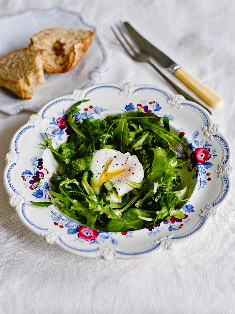 Rocket salad with poached egg