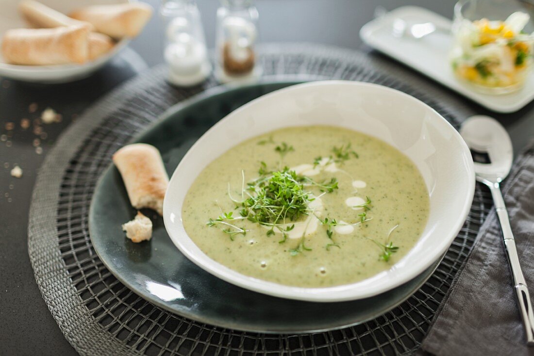 Fennel soup with herbs