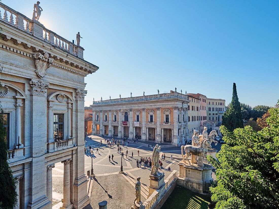 Die weitläufige Piazza del Campidoglio, Rom