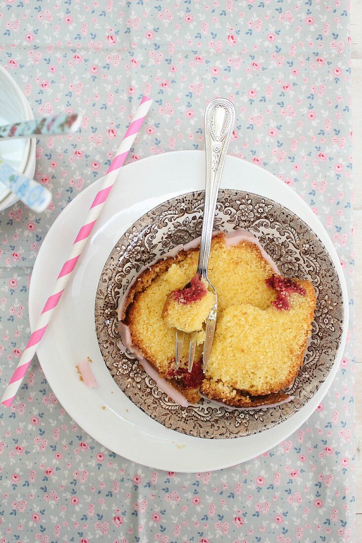 Maismehlkuchen mit Himbeeren