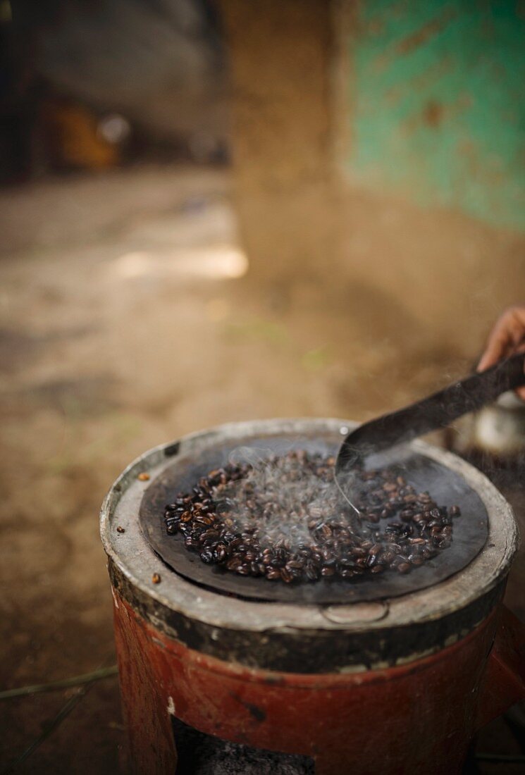 Roasting coffee, Ethiopia, Africa