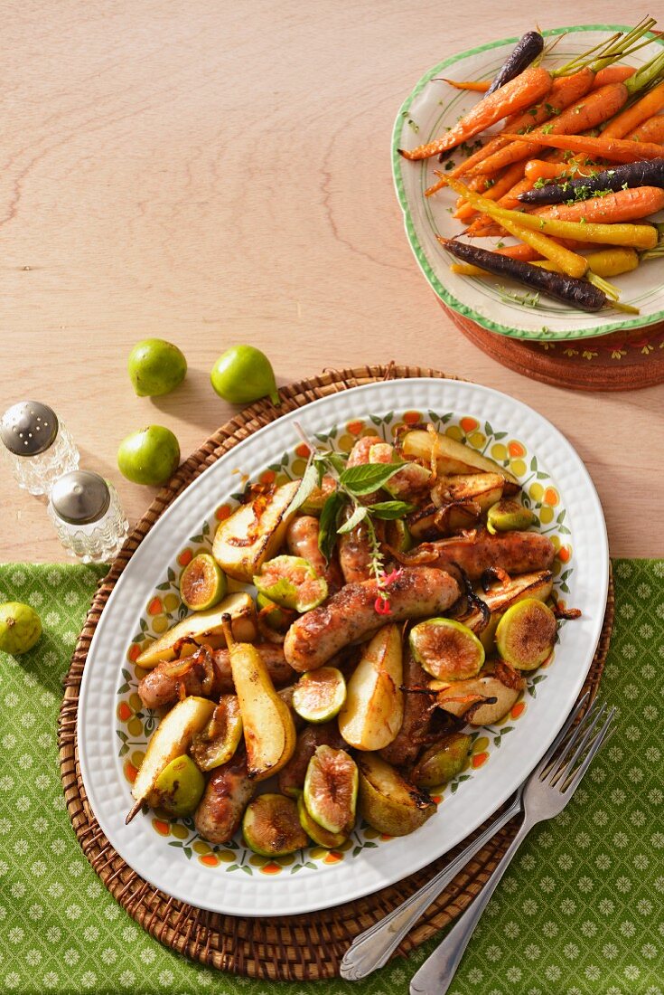 Sausages with pears and figs