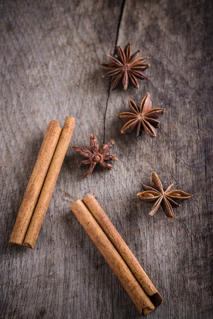 Cinnamon sticks and star anise on wooden surface