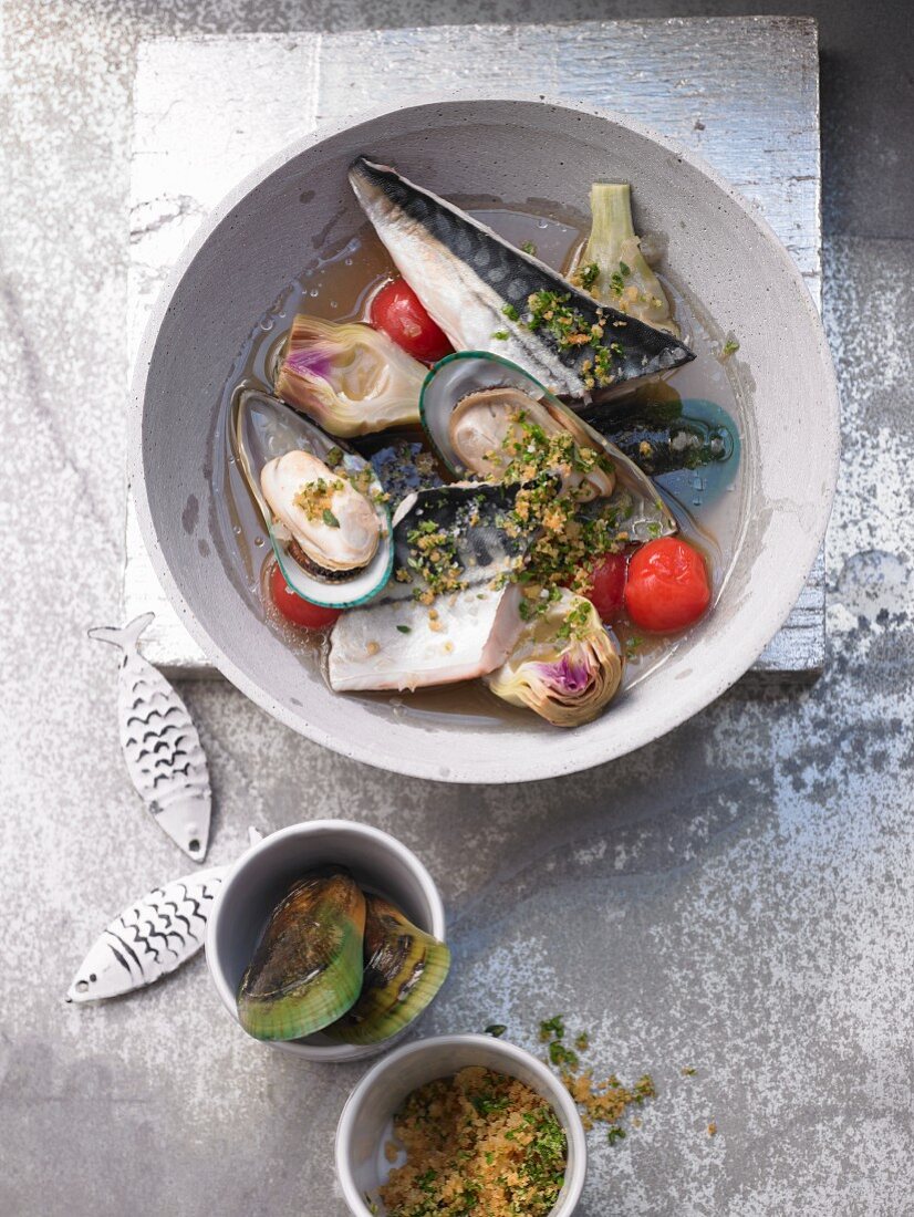 Mackerel fillets with green shell mussels, artichoke hearts in a spicy broth and herb crumbs