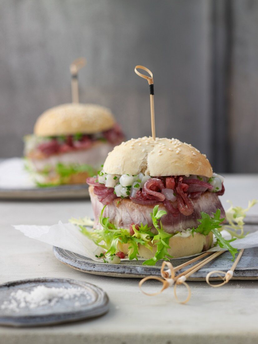 Tuna burgers with an apple and onion chutney